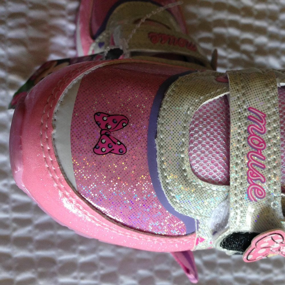 Minnie Mouse Toddler Girls Light Up Sneaker - Picture 5 of 16